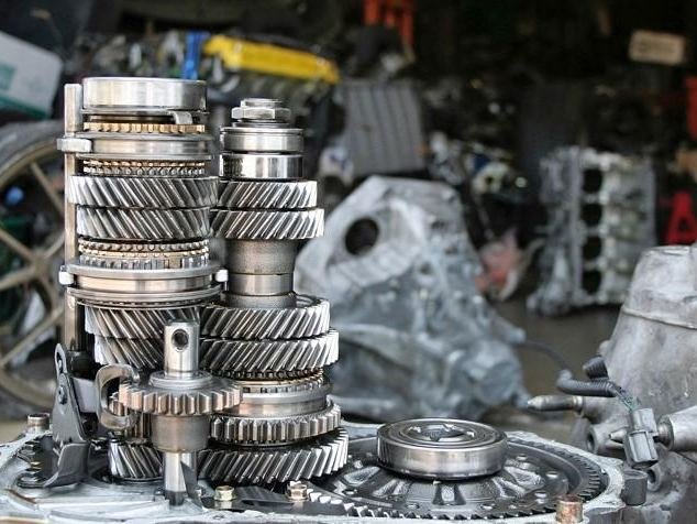 Transmission démontée, pièces mécaniques en gros plan